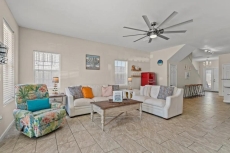 Blue Oasis Retreat w/Hot Tub, Pool,5 mins to Beach