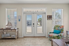 Friends & Family Getaway - 5 mins to Beach w/Pools