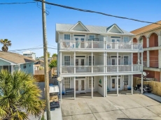 Friends & Family Getaway - 5 mins to Beach w/Pools