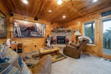 Gas Furnace Fireplace, Smart TV, Ample seating