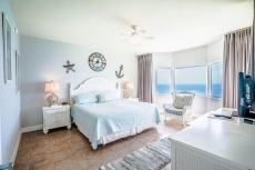 Huge & Cozy beachfront 3 bdrm condo with amazing gulf views close to everything!