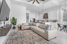 15 minute walk to Vanderbilt Beach!!