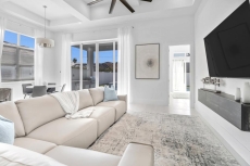 15 minute walk to Vanderbilt Beach!!