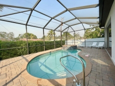 Cozy getaway in the heart of North Naples with Heated Pool!!