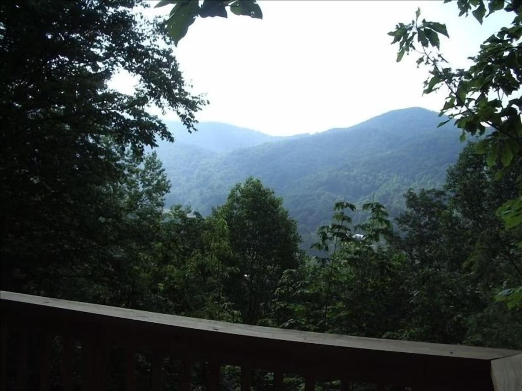 2 Bedrooms Mountain View Cabin Rental in Banner Elk, North Carolina
