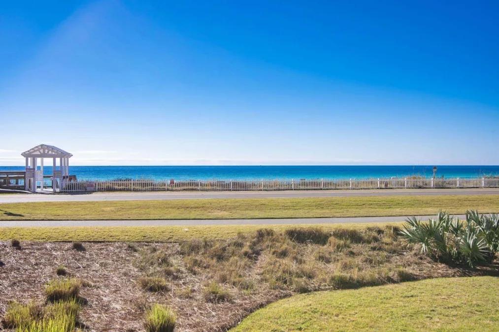 3 Bedrooms Beachfront, Condo Rental in Destin, Florida
