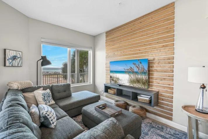 3 Bedrooms Beachfront, Condo Rental in Destin, Florida