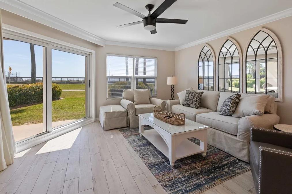 2 Bedrooms Beachfront, Condo Rental in Maravilla, Florida