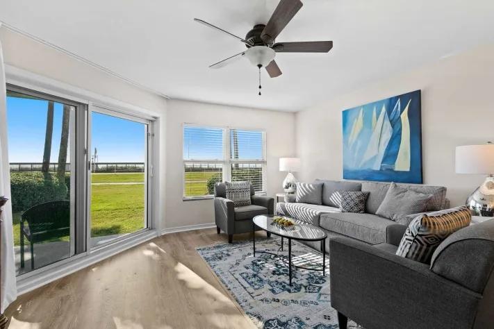 2 Bedrooms Beachfront, Condo Rental in Maravilla, Florida