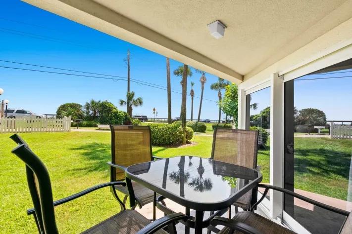 2 Bedrooms Beachfront, Condo Rental in Maravilla, Florida