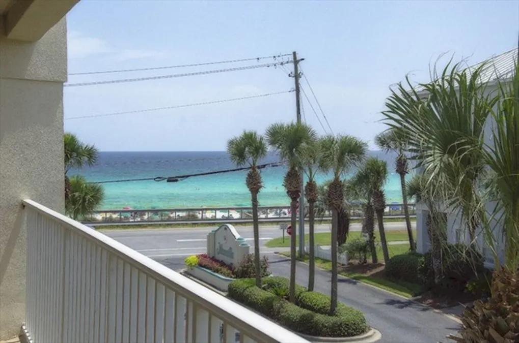2 Bedrooms Beachfront, Condo Rental in Maravilla, Florida