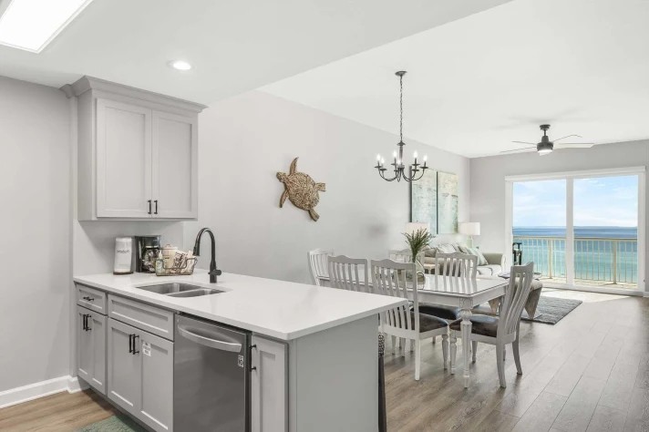 3 Bedrooms Beachfront, Condo Rental in Destin, Florida