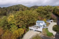 Prime Location with Scenic Views - Your Ultimate Retreat: Roamer's Respite