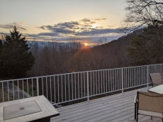 Prime Location with Scenic Views - Your Ultimate Retreat: Roamer's Respite