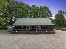 Riverhawk Bunkhouse on Mountain Fork