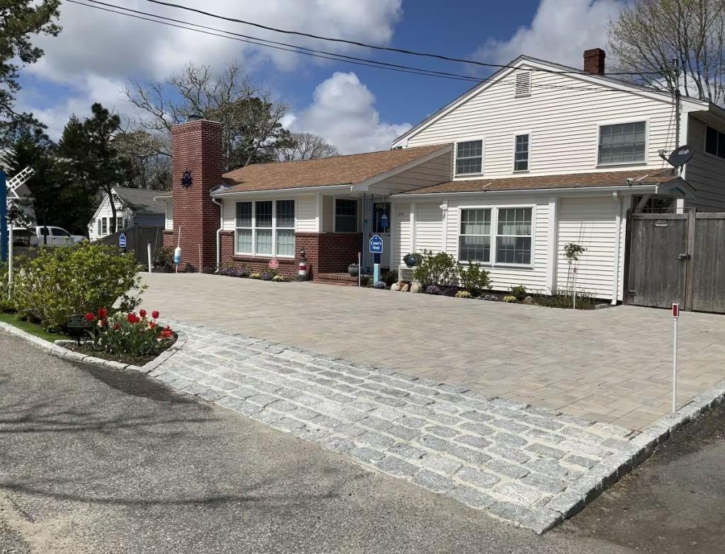 5 Bedrooms House Rental in West Harwich, Massachusetts