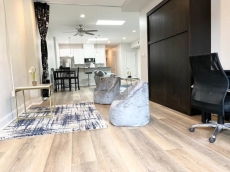 Spacious-Skylight Loft Inner Harbor Downtown