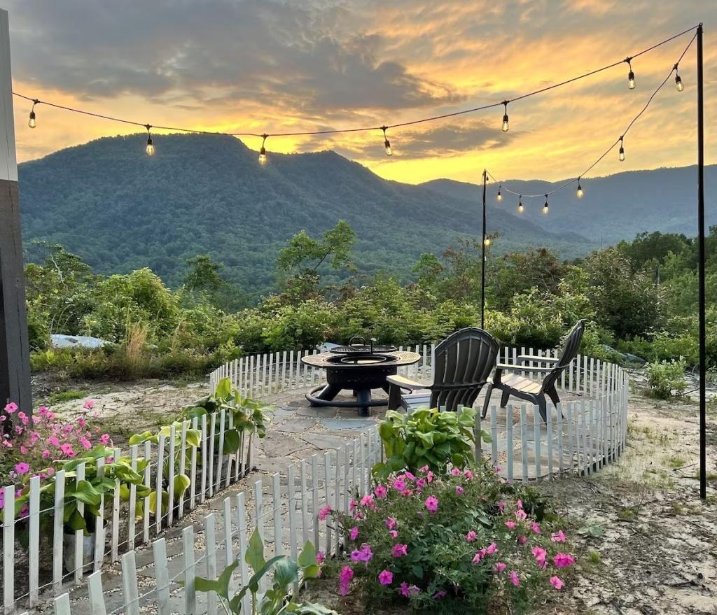 Mountain View Cabin Rental in Marion, North Carolina, USA