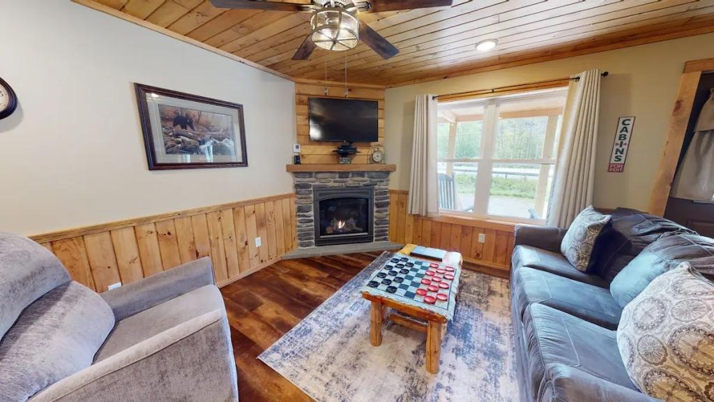 1 Bedroom Mountain View Cabin Rental in Gaines, Pennsylvania