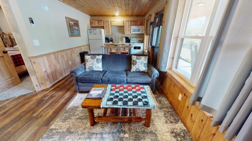 1 Bedroom Mountain View Cabin Rental in Gaines, Pennsylvania
