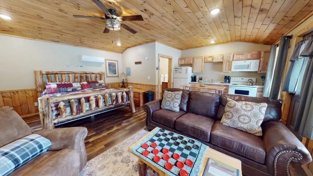 1 Bedroom Mountain View Cabin Rental in Gaines, Pennsylvania