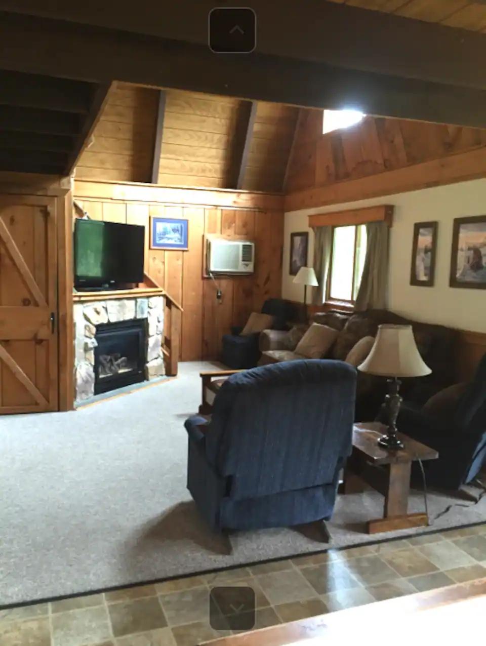 3 Bedrooms Mountain View Cabin Rental in Gaines, Pennsylvania