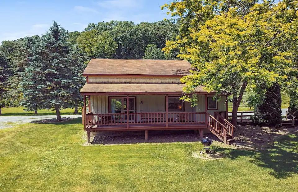 3 Bedrooms Mountain View Cabin Rental in Gaines, Pennsylvania