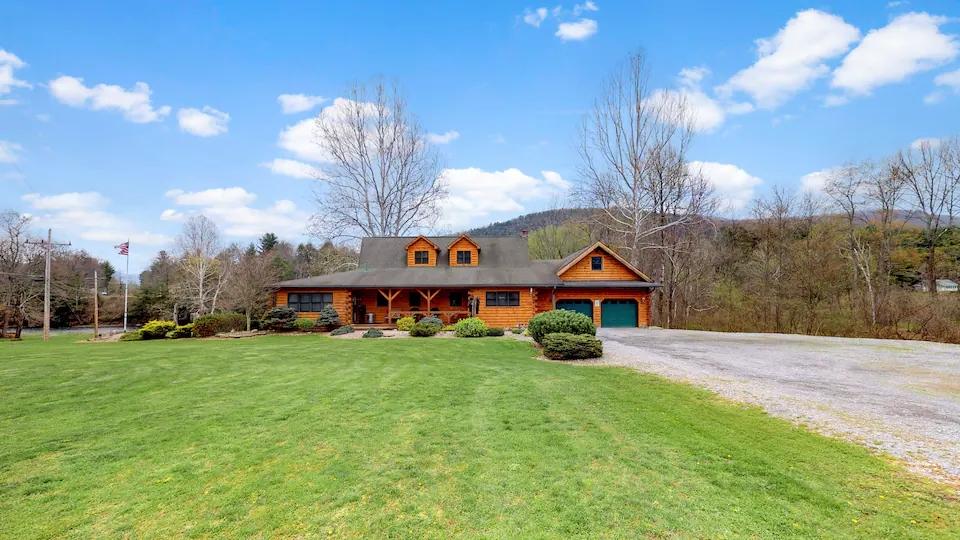 6 Bedrooms Cabin Rental in Gaines, Pennsylvania