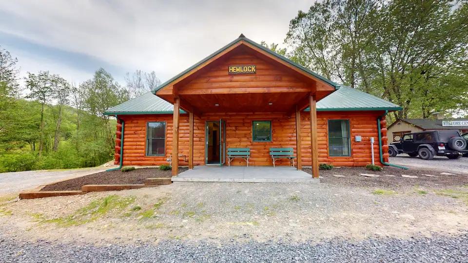 4 Bedrooms Mountain View Cabin Rental in Gaines, Pennsylvania