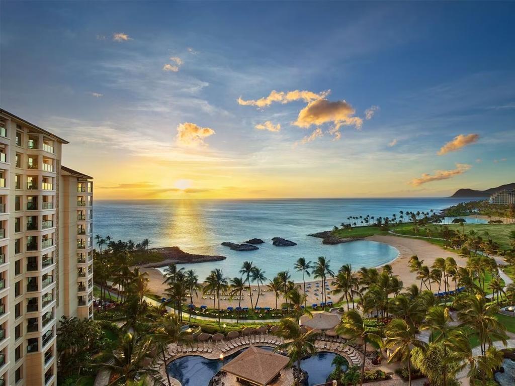 2 Bedrooms Beachfront, Mountain View Resort Rental in Kapolei, Hawaii