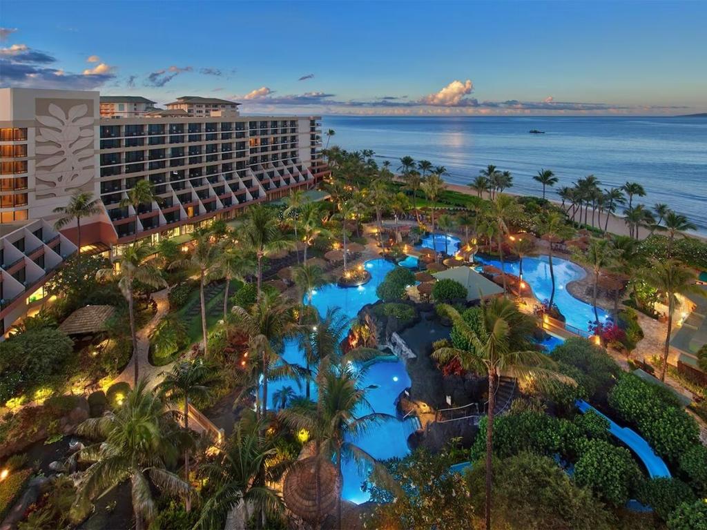 2 Bedrooms Beachfront, Mountain View Resort Rental in Lahaina, Hawaii