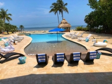 Pool with oceanview!