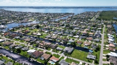 Waterfront Villa with own 23 ft Sportsboat, included in your weekly rental.