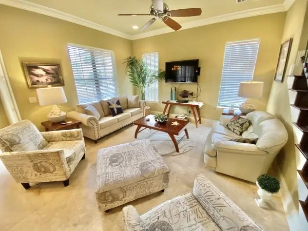 4 Bedrooms Beachfront, House Rental in Miramar Beach, Florida