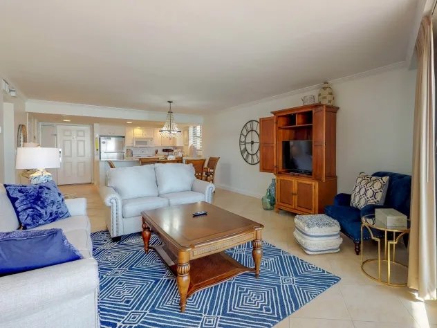 2 Bedrooms Beachfront Condo Rental in Miramar Beach, Florida