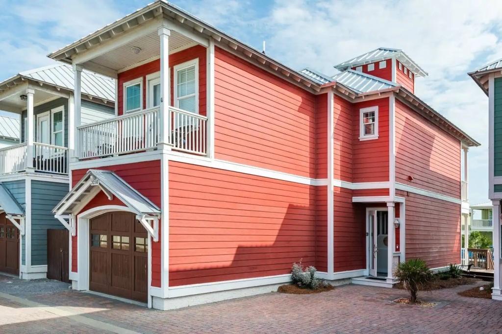 3 Bedrooms Beachfront House Rental in Mexico Beach, Florida