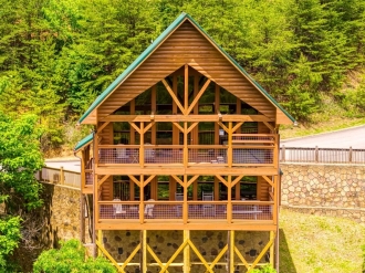 2 BR Mountain View Cabin Rental in Sevierville, Tennessee
