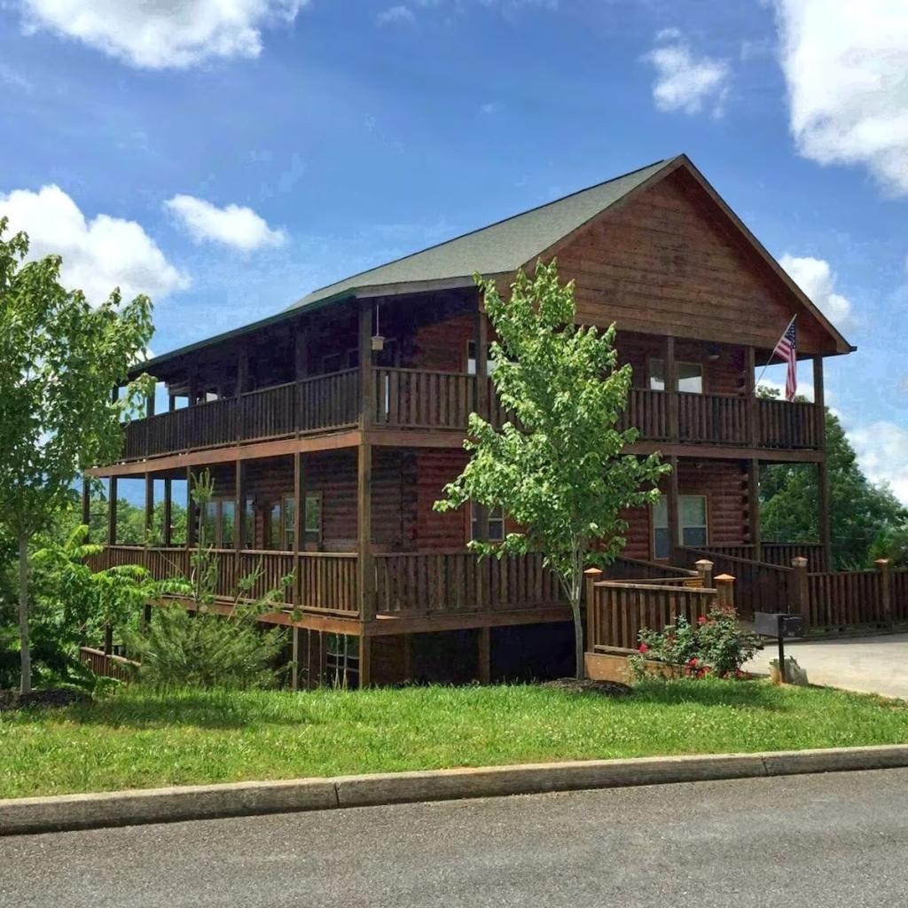 6 Bedrooms Mountain View Cabin Rental in Sevierville, Tennessee