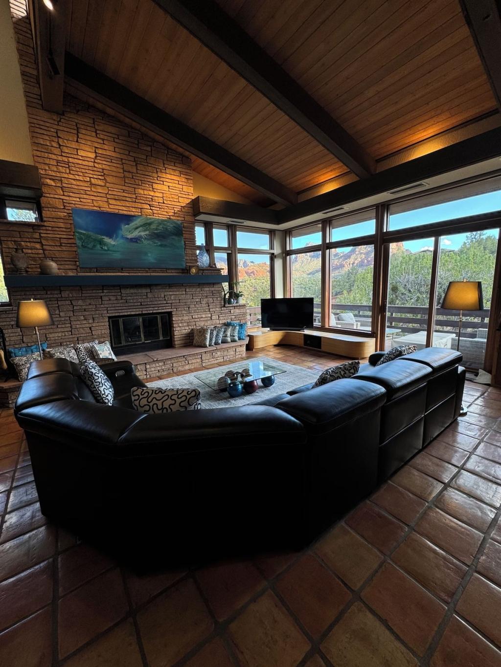 3 Bedrooms Mountain View Villa Rental in Sedona, Arizona