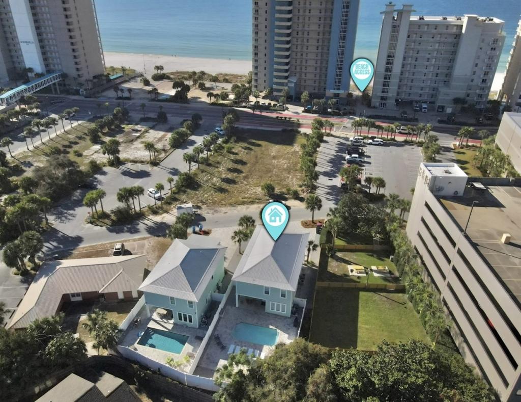 5 Bedrooms Beachfront, Lakefront House Rental in Panama City Beach, Florida