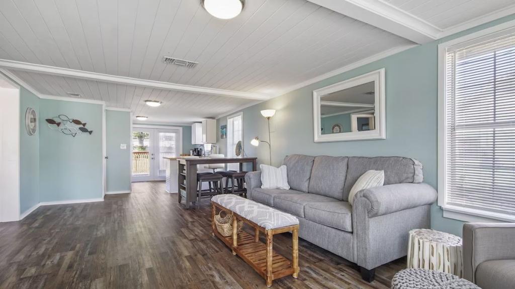 2 Bedrooms Beachfront, House Rental in Florida Panhandle, Florida