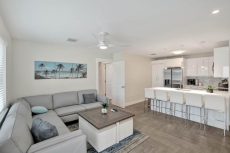 Steps from the beach! Deerfield Beach Bungalow