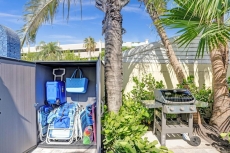 Steps from the beach! Deerfield Beach Bungalow