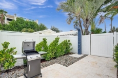 Gorgeous Stay! Super close to the beach and local shops