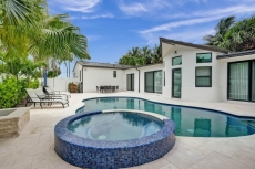 Gorgeous Stay! Super close to the beach and local shops