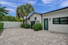 Gorgeous Stay! Super close to the beach and local shops