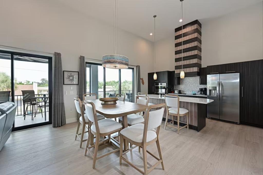 3 Bedrooms Beachfront, Condo Rental in Siesta Key, Florida
