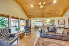 Dog-Friendly Wills Point Home w/ Grill on 10 Acres