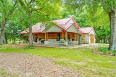 Dog-Friendly Wills Point Home w/ Grill on 10 Acres