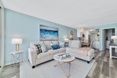 Island Shores 652: Beach Front Balcony: Stunning Gulf Views, Pool, Free Parking